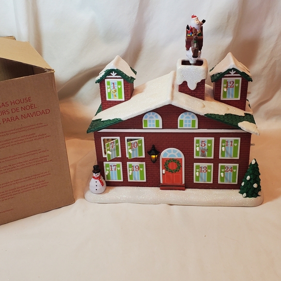 Countdown To Christmas Avon 2011 Advent Lighted Animated Musical House - Picture 2 of 13